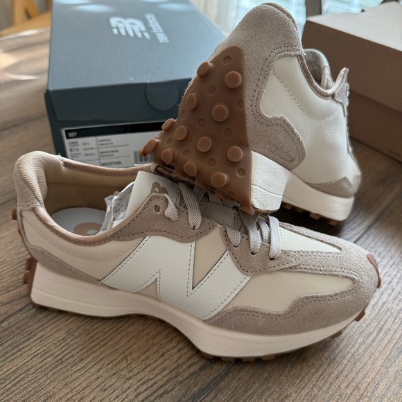 New Balance Anthropologie 327 Women's Sneakers - Picture 2 of 3